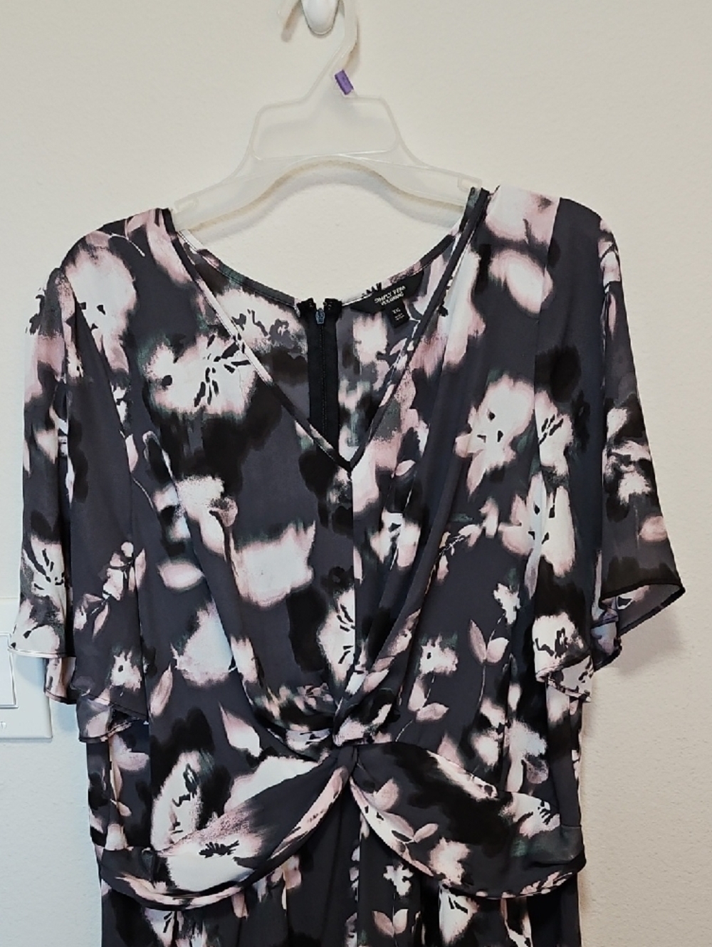 Simply Vera Vera Wang Black and Pale Pink Floral Twist-Front Midi Dress - Picture 6 of 7
